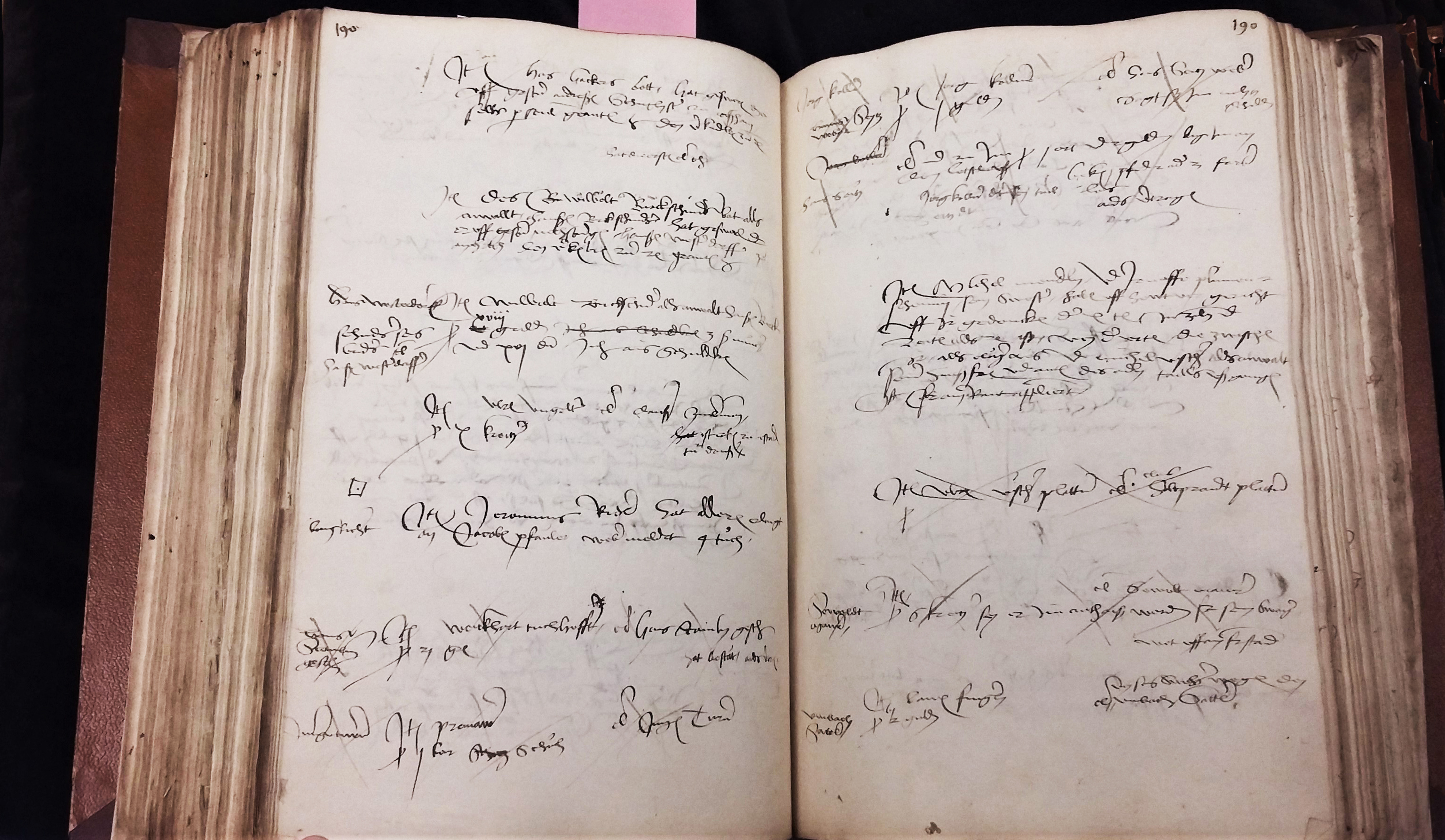 Doppelseite eines Gerichtsprotokollbuchs aus Augsburg von 1481